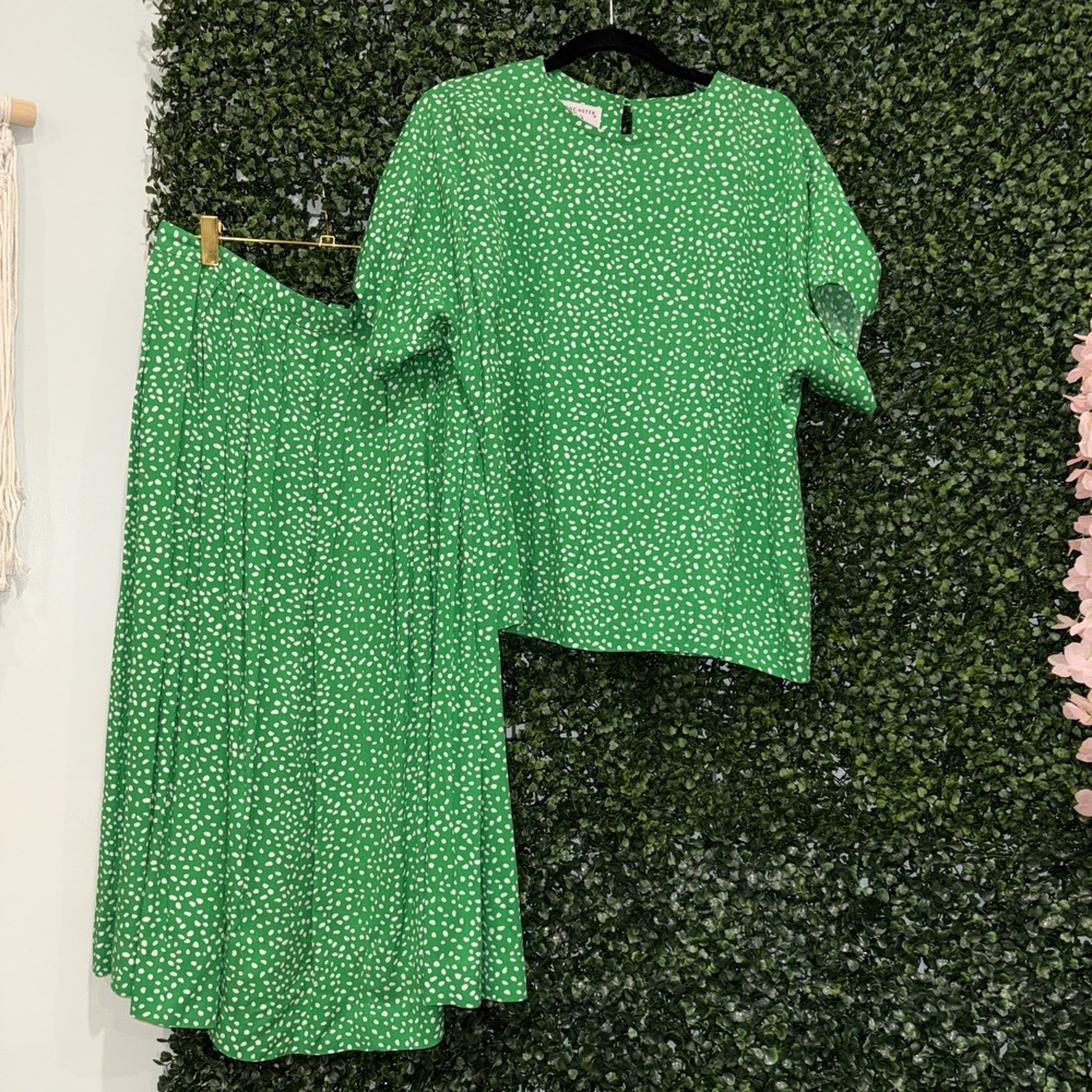 2-piece Pleated Skirt Set With Polka Dots Doncaster Size 12